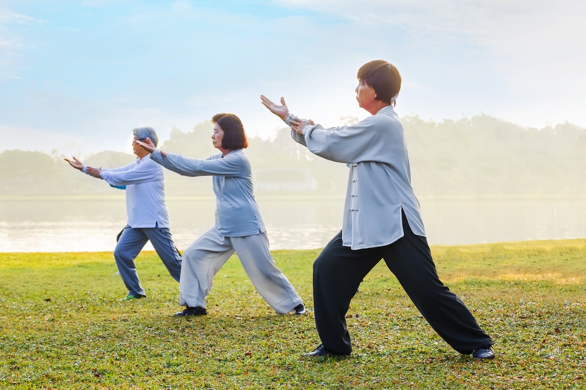 Osteoporosis Y Prevención De Fracturas: ¿Solo Caminar Y Nadar?